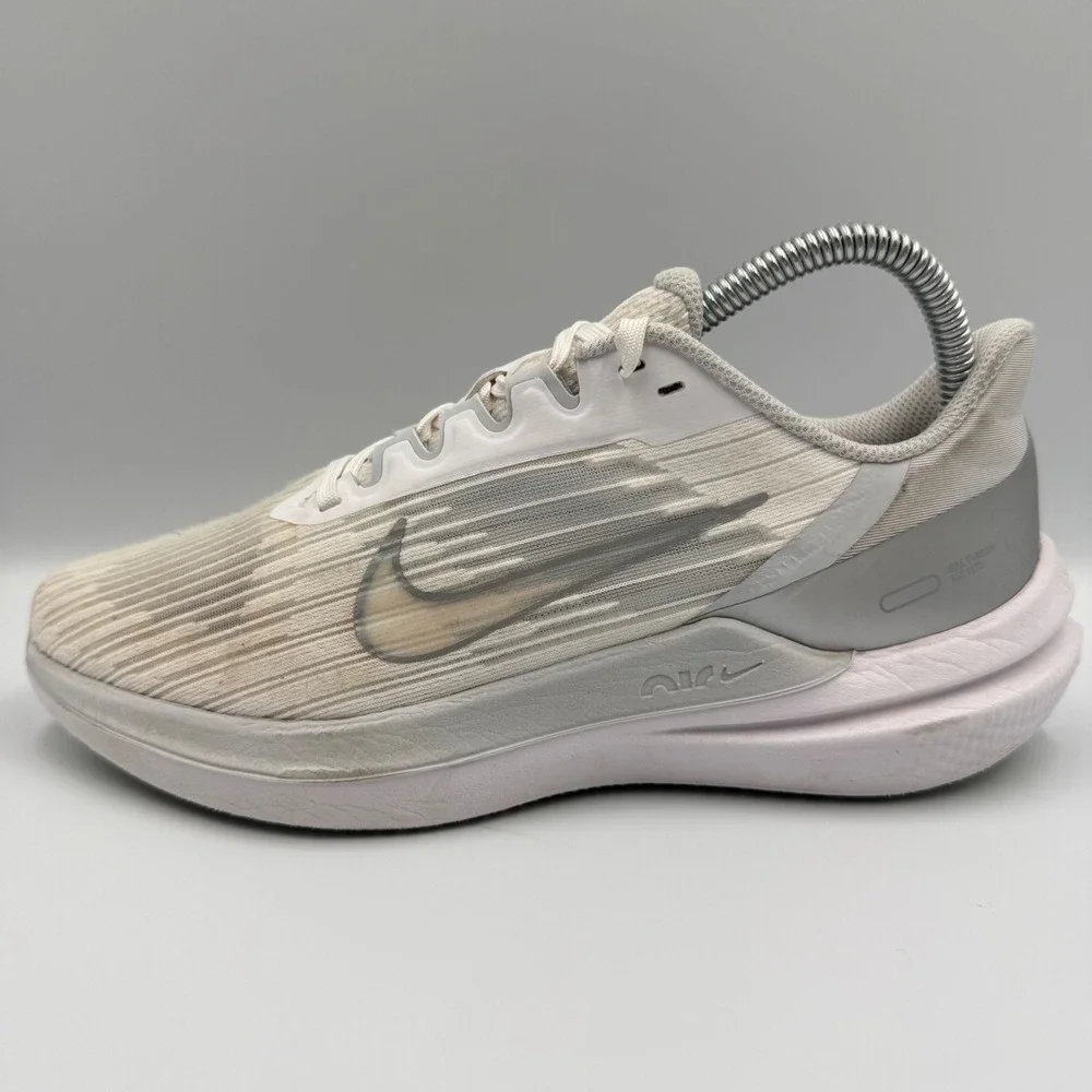 Nike Air Winflo 9 Womens Size 6.5 Running Shoes DD8686-100 White Silver